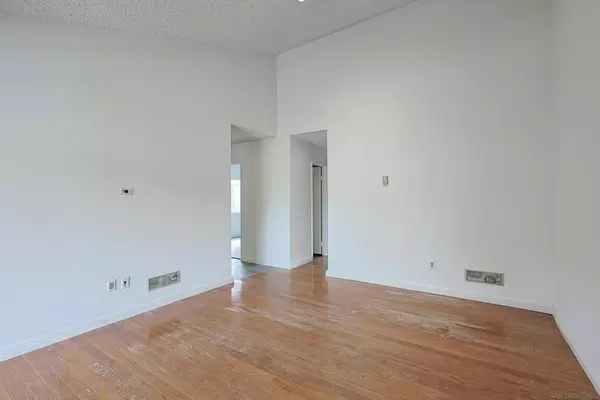 San Diego, CA 92120,5432 Adobe Falls Rd #12