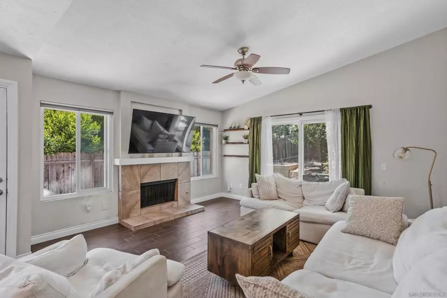 1701 Rosemary Ct, Escondido, CA 92026
