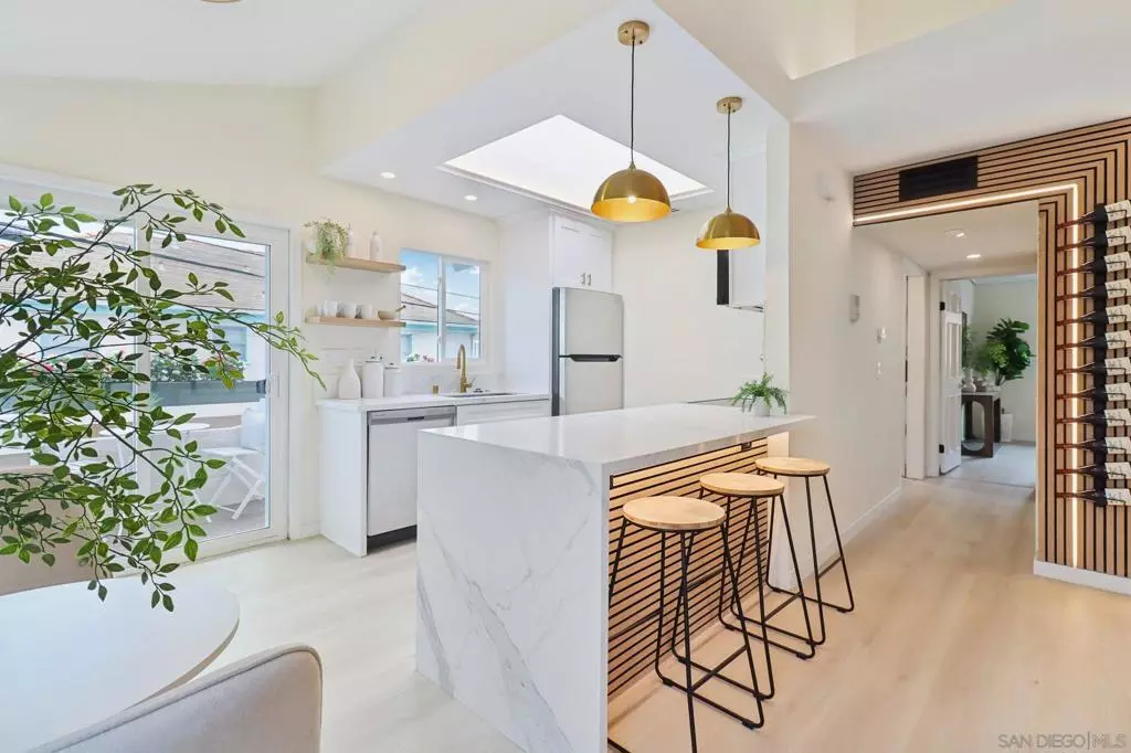 San Diego, CA 92104,4043 Utah St #8