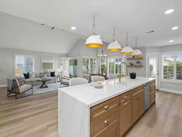 Oceanside, CA 92056,4994 Alicante Way