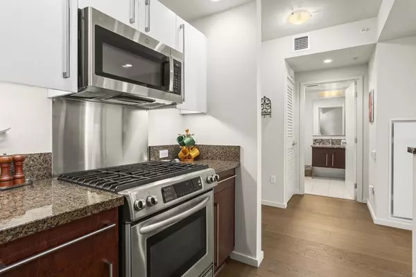 San Diego, CA 92101,321 10th Ave. #1706