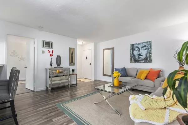 San Diego, CA 91942,7506 Parkway Dr #202