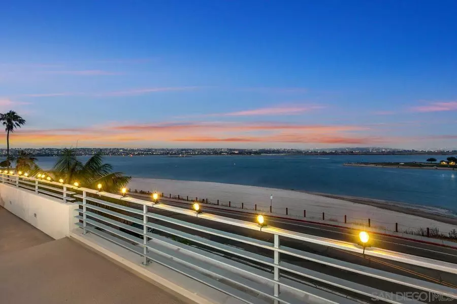 3328 Crown Point, San Diego, CA 92109