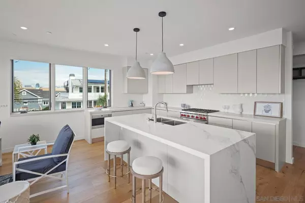 Coronado, CA 92118,1014 5th St #3B