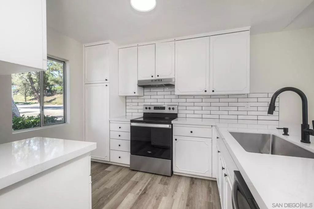 Escondido, CA 92026,242 Eveningside Gln