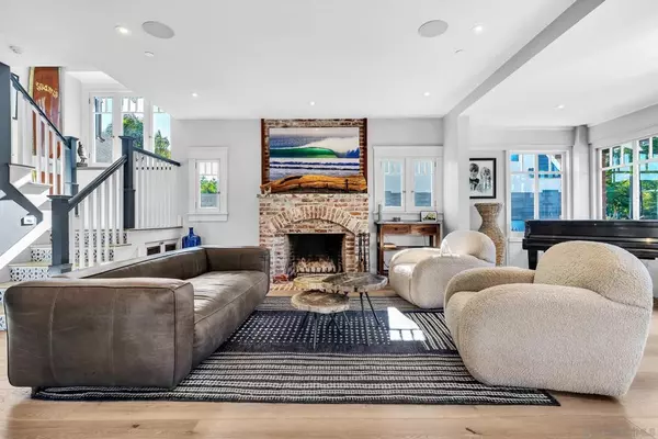Coronado, CA 92118,1027 G Avenue