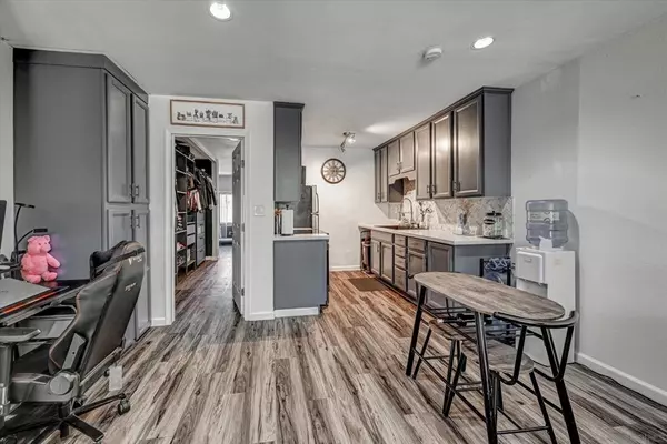 San Diego, CA 92111,6333 Mount Ada #156