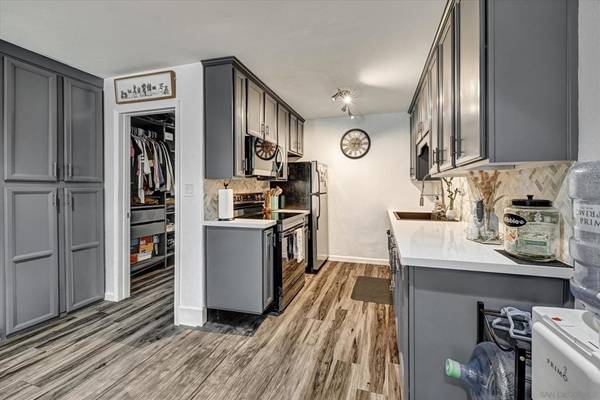 San Diego, CA 92111,6333 Mount Ada #156