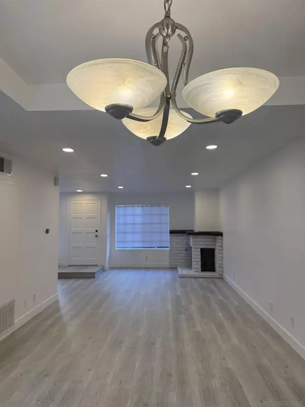 San Diego, CA 92122,8868 Regents Rd #103