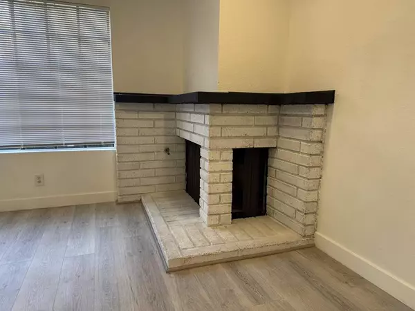 8868 Regents Rd #103, San Diego, CA 92122