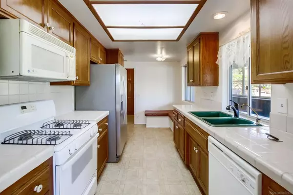 Fallbrook, CA 92028,710 Ceramic Ln