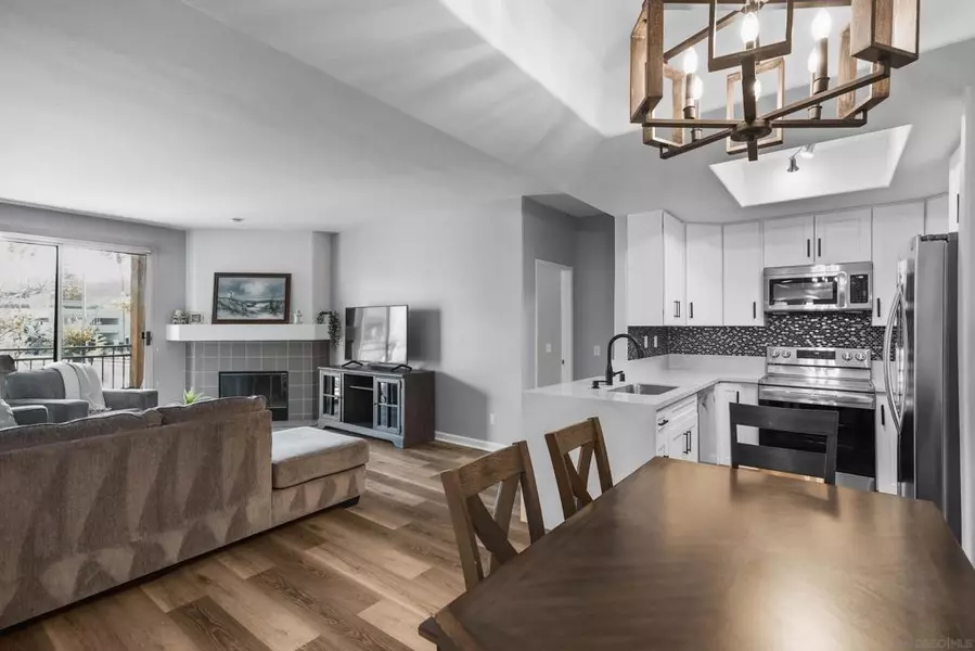 510 Camino De La Reina #102, San Diego, CA 92108