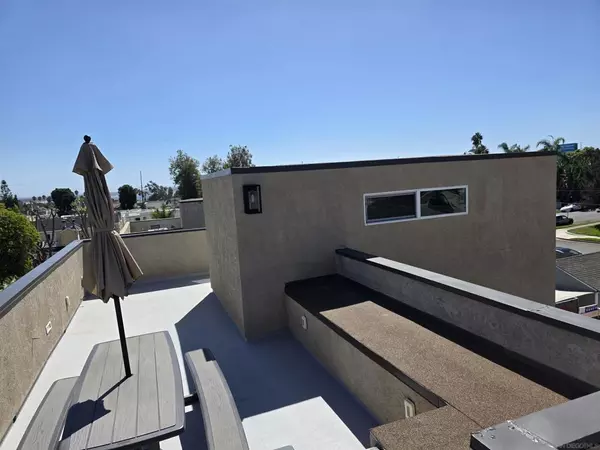 San Diego, CA 92109,2114 Felspar St