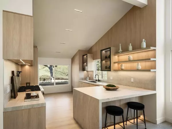 La Jolla, CA 92037,2163 Caminito Circulo Norte