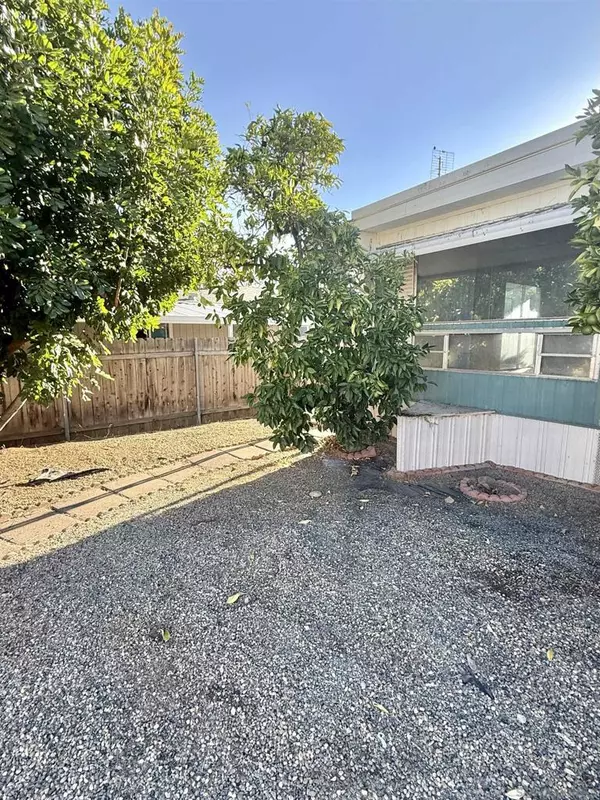 Escondido, CA 92027,1380 Oak Hill Dr #SPC 22