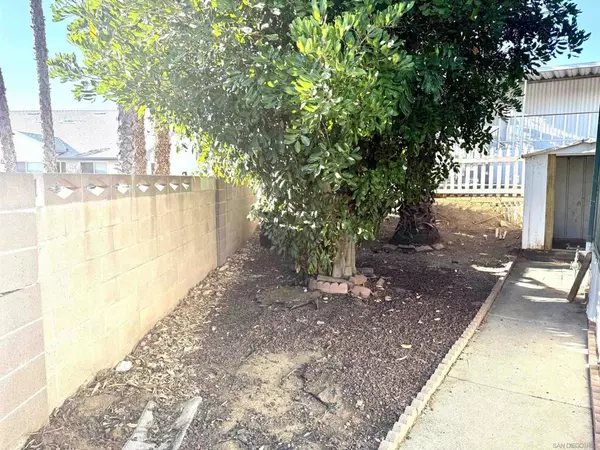 Escondido, CA 92027,1380 Oak Hill Dr #SPC 22
