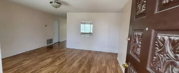 San Diego, CA 92117,3315 Moccasin Ave