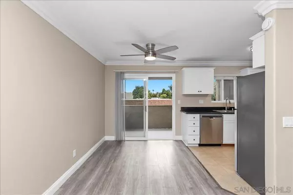 Oceanside, CA 92057,194 Avenida Descanso #H