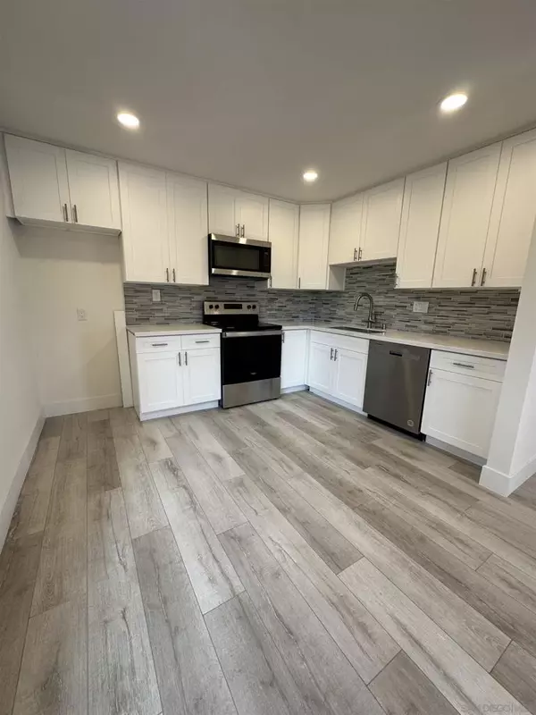 San Diego, CA 92107,4617 19 Del Monte Ave