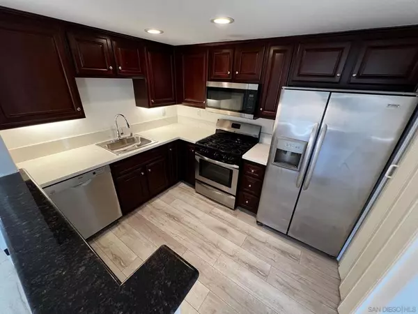 San Diego, CA 92122,3979 Nobel Dr #305