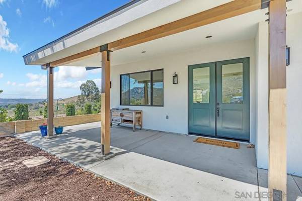 Santee, CA 92071,11132 Summit Ave