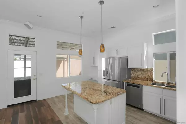 Ramona, CA 92065,1367 H St
