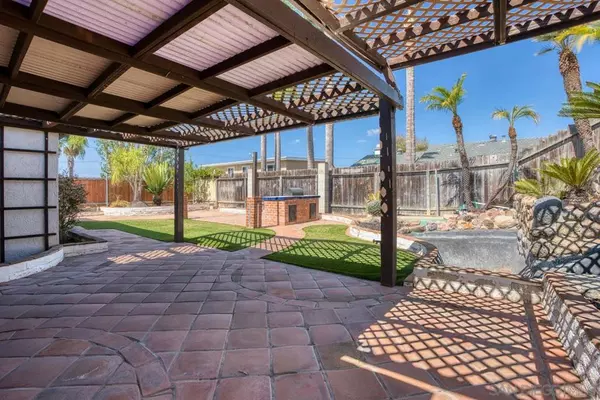 Encinitas, CA 92024,1718 Greentree Rd