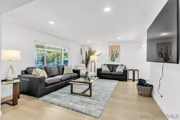 San Diego, CA 92120,5564 Fontaine St