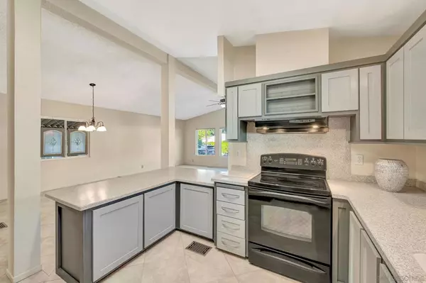 Escondido, CA 92026,8975 Lawrence Welk Dr #30