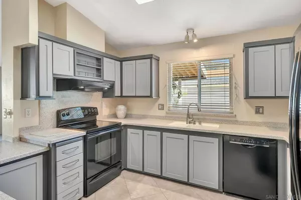 Escondido, CA 92026,8975 Lawrence Welk Dr #30