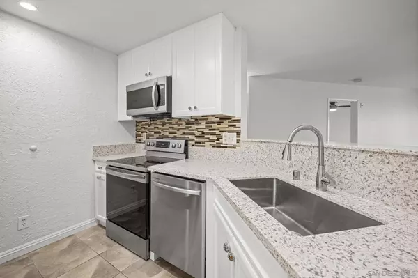 San Diego, CA 92111,7283 Camino Degrazia #11