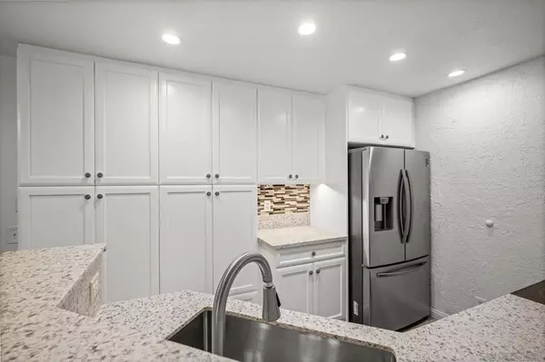 San Diego, CA 92111,7283 Camino Degrazia #11