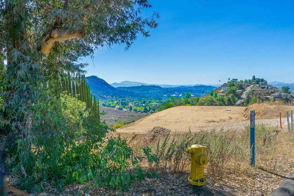 Escondido, CA 92026,26421 Sky Drive