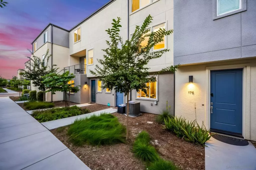 San Diego, CA 92154,5261 Beachfront Cove St #175