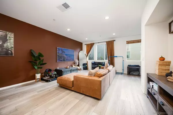 San Diego, CA 92154,5261 Beachfront Cove St #175