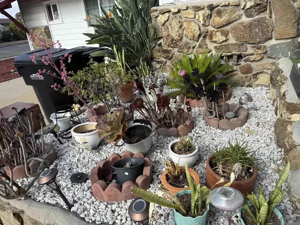 San Diego, CA 92114,5823 Roswell St