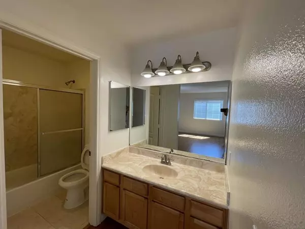 San Diego, CA 92105,4013 Oakcrest Dr #3