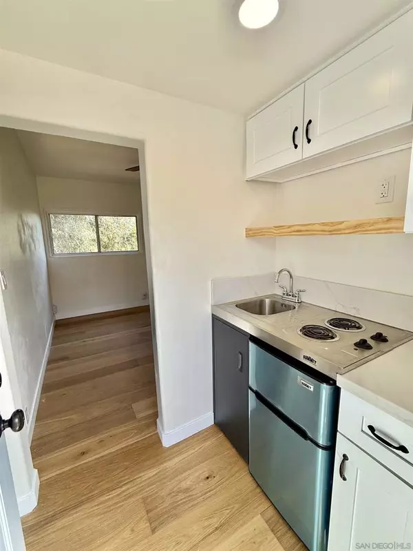 San Diego, CA 92105,2331 Shamrock St #Studio