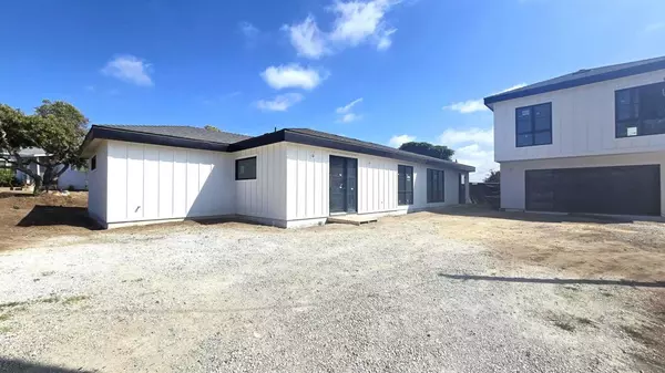 Vista, CA 92083,227 Hill Dr