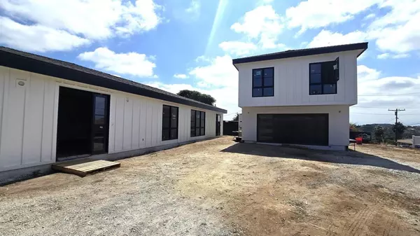 Vista, CA 92083,227 Hill Dr