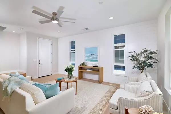 Encinitas, CA 92024,553 N Vulcan Ave