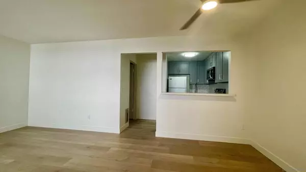 San Diego, CA 92111,3266 Ashford St #M