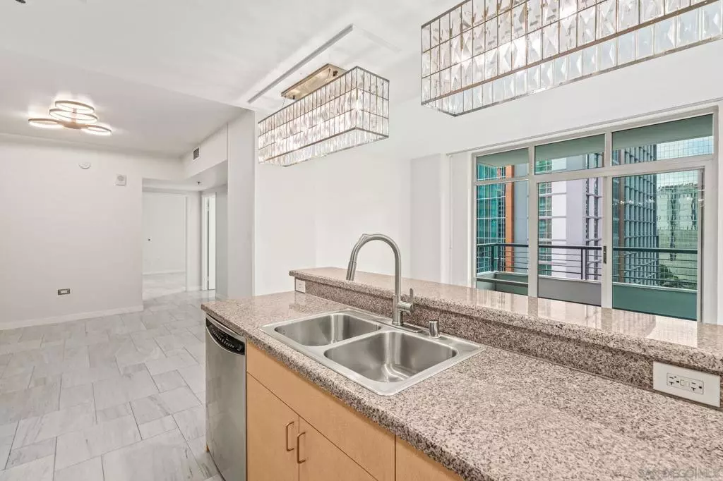 San Diego, CA 92101,425 W W Beech St #1002