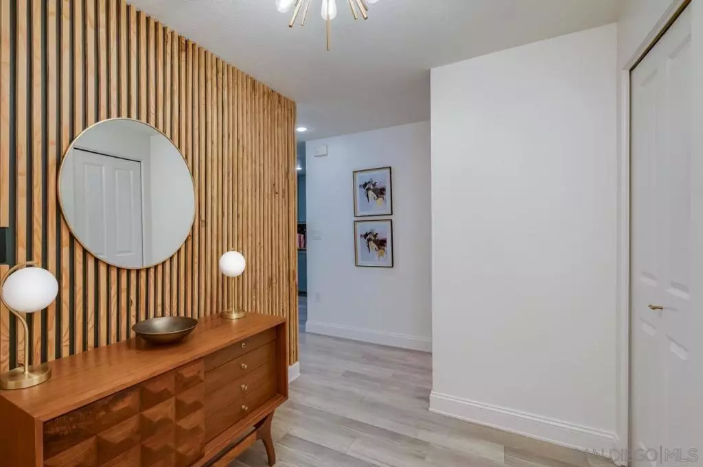 San Diego, CA 92101,850 Beech St #101