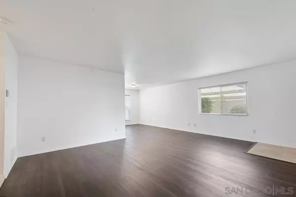 San Diego, CA 92117,4851 Cole St #1