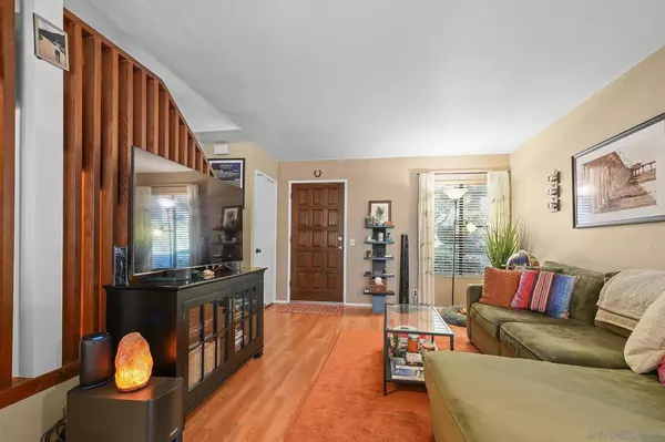 San Diego, CA 92111,6655 Canyon Rim Row #208