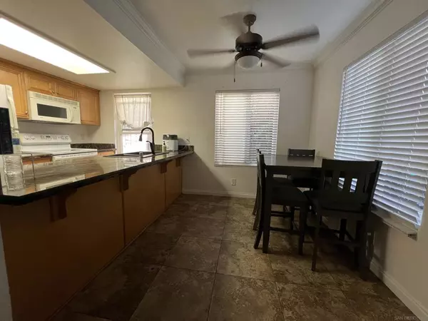 San Diego, CA 92115,4222 Menlo #9