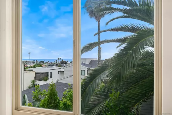 La Jolla, CA 92037,935 Genter St #306
