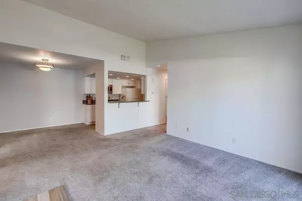 San Diego, CA 92129,9458 Twin Trails Dr #205