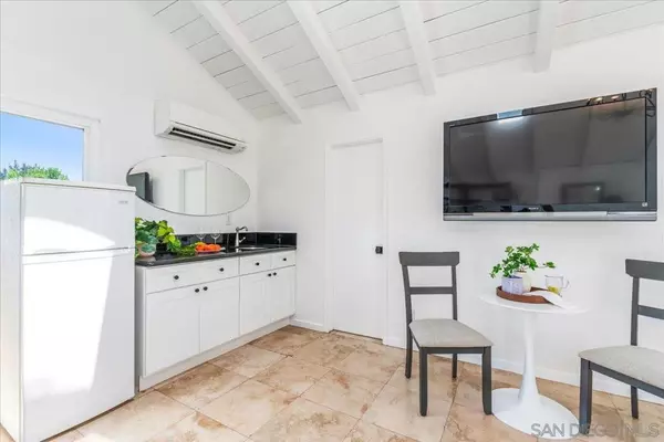 Santa Ana, CA 92706,2602 N Louise